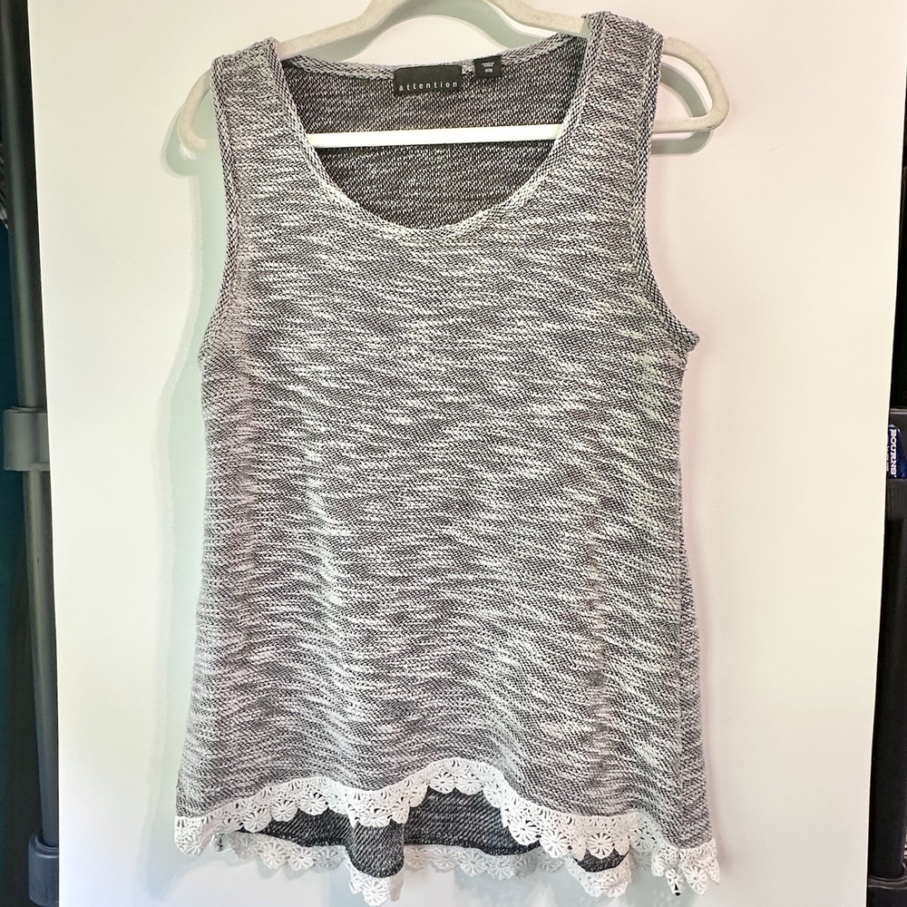 Attention Womens Size M Black White Marled Knit Tank Top Lace Trim High Low Hem